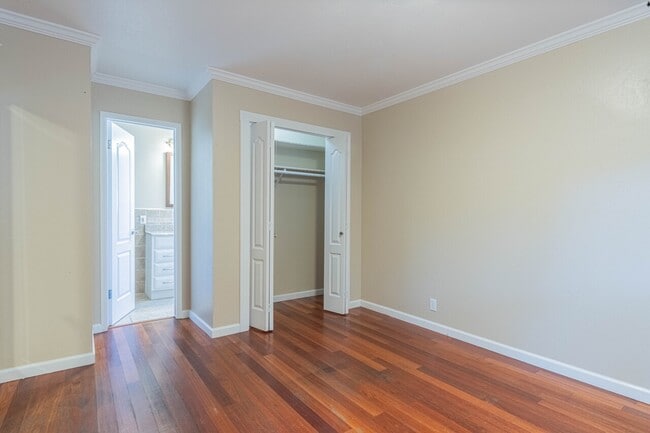 Building Photo - 833 2nd St