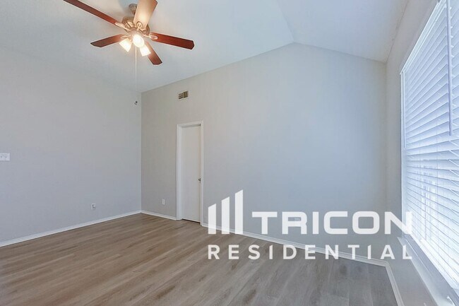 Building Photo - 809 Waggoman Rd