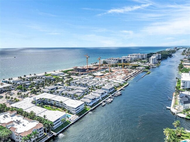 Building Photo - 1198 Hillsboro Mile