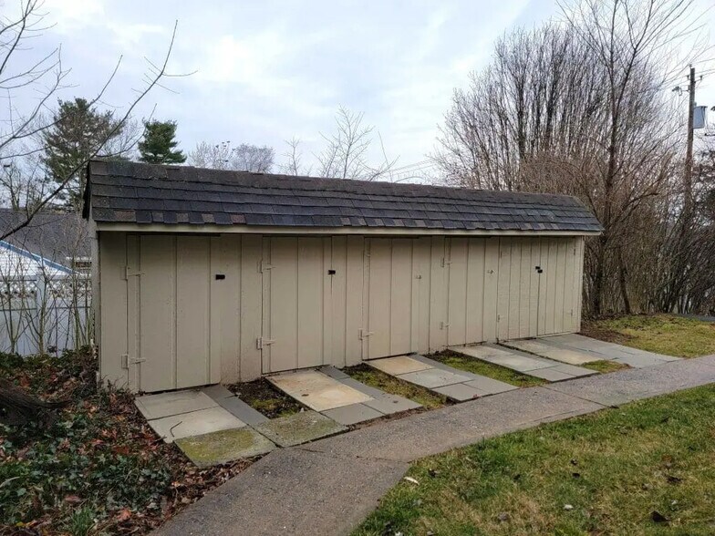 Building Photo - 675 E Main St