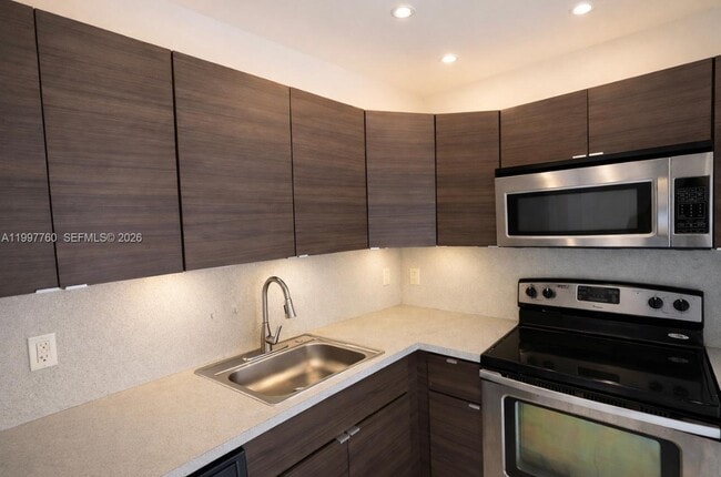 Building Photo - 560 NE 67th St