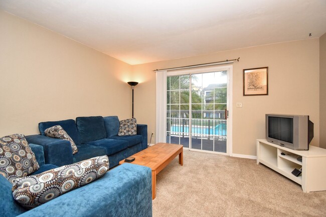 Primary Photo - 2 bed 2 bath Condo close to UF