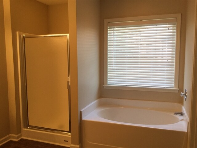 Building Photo - 105 Bay Hill Dr