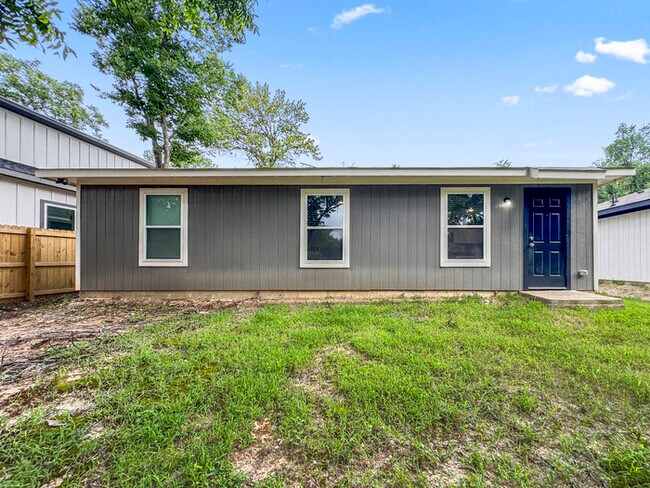 Building Photo - 2222 Echo Lake Dr