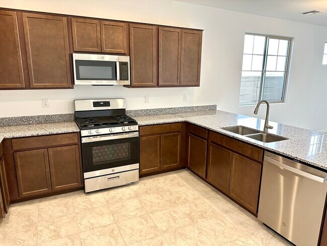Building Photo - Fantastic 10 month new Taylor Morrison hom...