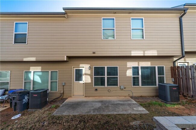 Building Photo - 327 Cashes Ct