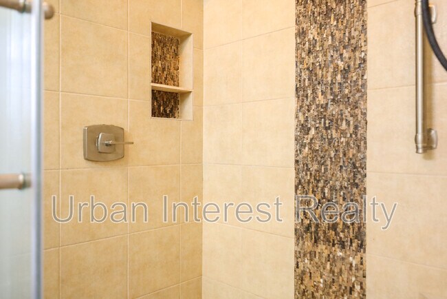 Building Photo - 4658 Sunsail Cir