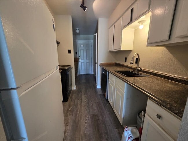 Building Photo - 12740 Shannon Hills Dr