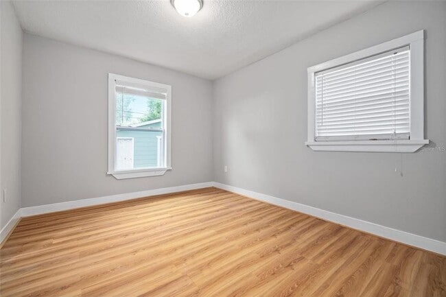 Building Photo - 3818 W Euclid Ave