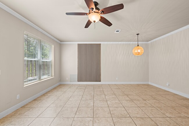 Building Photo - 4 Bed Navarre Townhome in Pool Community