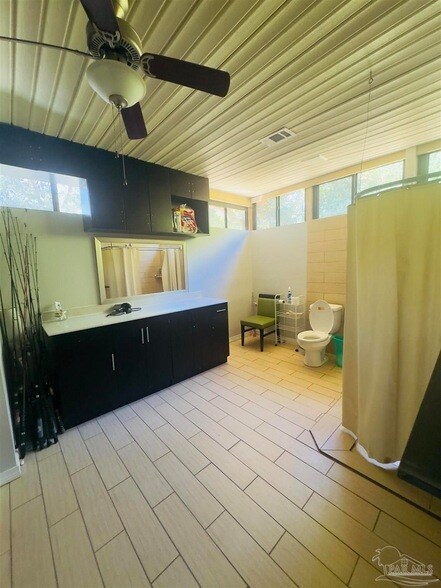 Building Photo - 581 Calhoun Ave