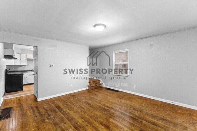 Building Photo - 386 S Napoleon Ave