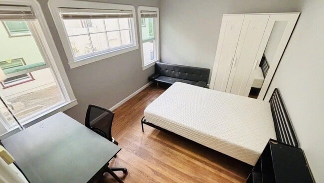 Building Photo - 2366 Virginia St