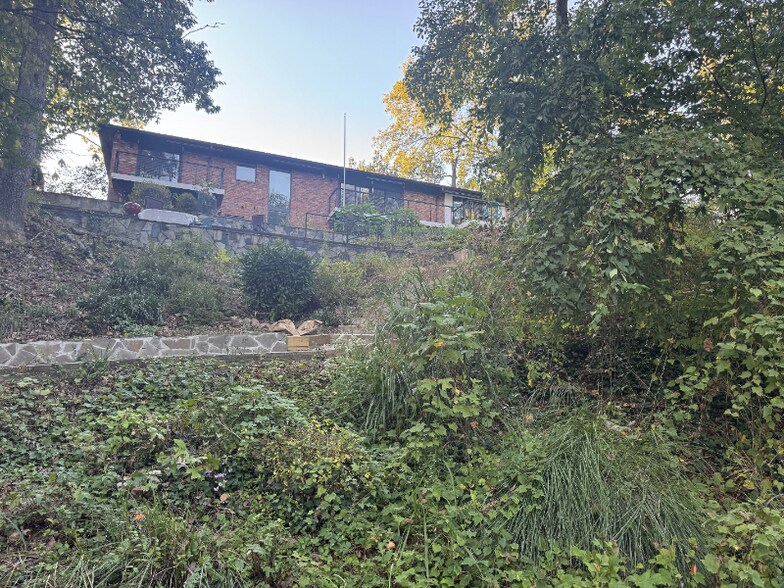 Building Photo - 6120 Beachway Dr