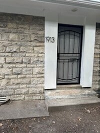 Building Photo - Newly Renovated Unit!