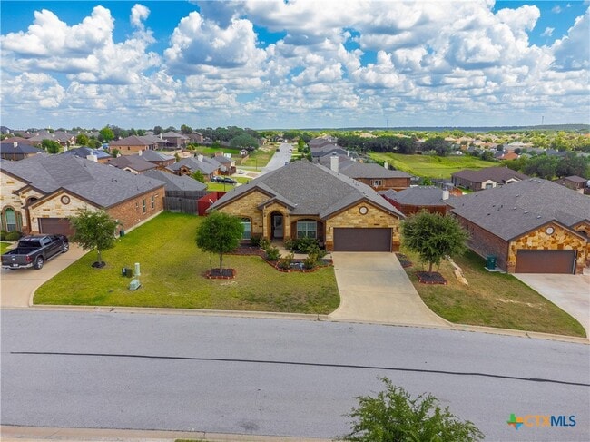 Building Photo - 2033 Catkins Ln