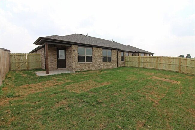 Building Photo - 471 Barbet Dr
