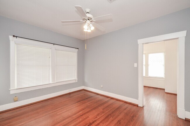 Building Photo - 3211 Beauchamp St