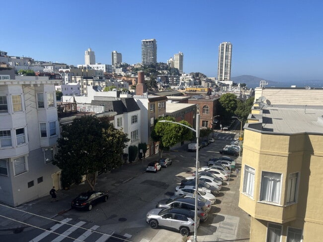 Building Photo - Gorgeous Remodeled 3BD/2BA with Parking & City Views in Nob Hill