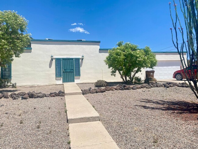 Building Photo - 1812 Pomona Dr