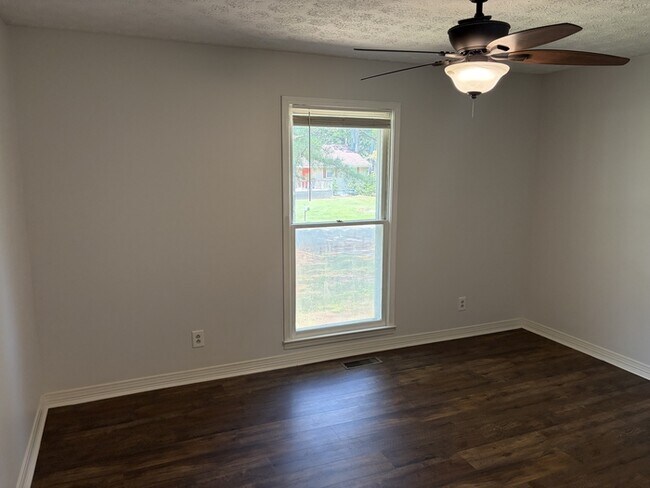 Building Photo - 3 Bed / 2 Bath Rental House in Athens, AL 35611