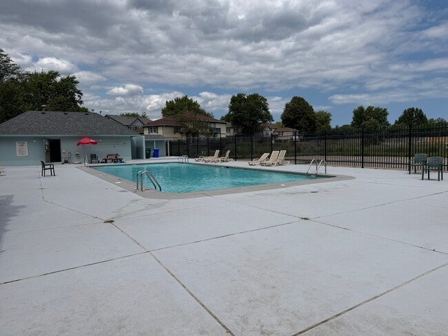 Building Photo - 132 Brookwood Ct