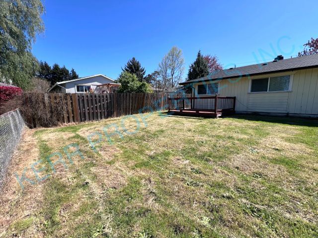 Building Photo - Cozy 2-Bedroom Duplex with Fireplace Charm...