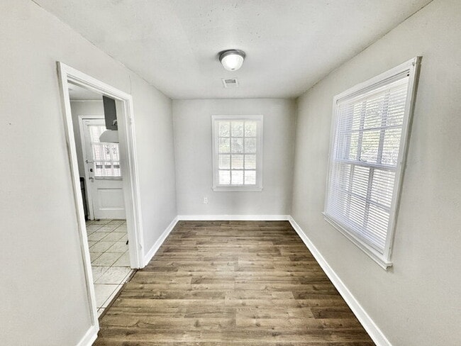 Building Photo - 2736 Dunn Ave