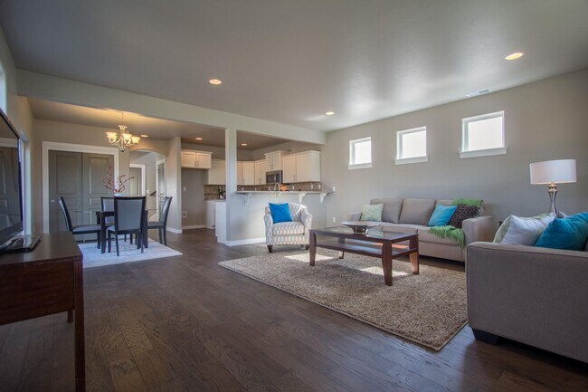 Building Photo - Gorgeous 3-Bdr with Bonus Room Loft in McKenzie Meadows Village in Sisters!