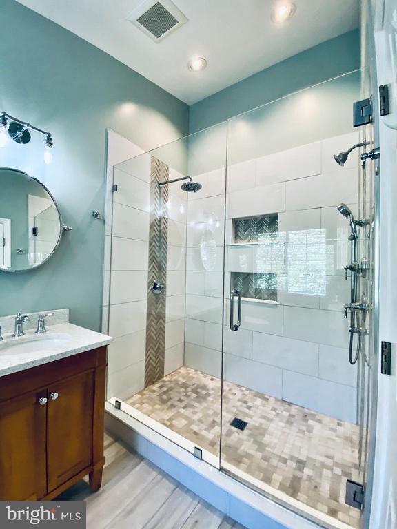 Building Photo - 8381 Jovin Cir