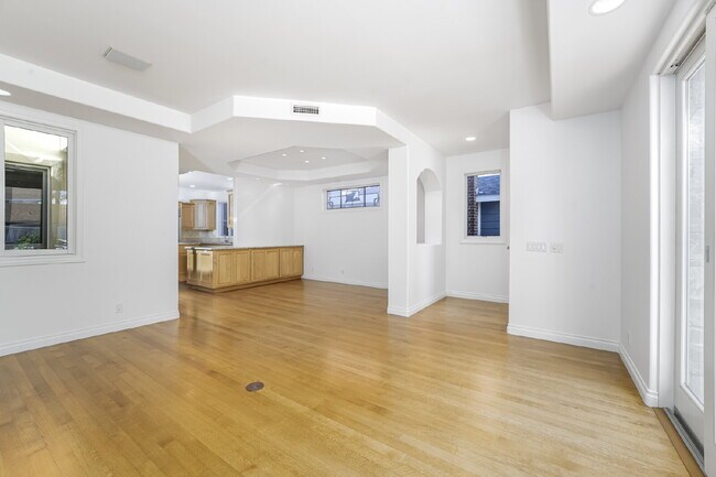 Building Photo - 119 Opal Ave