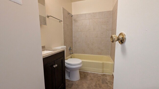 Building Photo - Charming 3 Bed And 1.5 Bath Townhome In Georgetown South