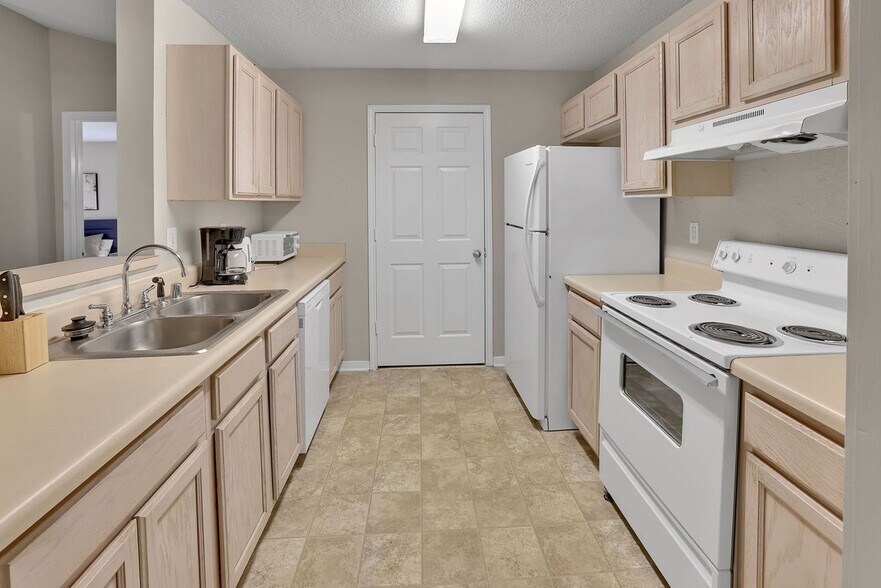 Building Photo - 2805 Wildwood Crossings Dr