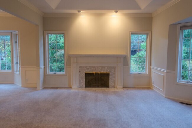 Building Photo - 5Bd/2.75Ba Mercer Island House