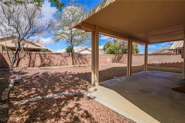 Building Photo - 10412 Shadowland Ave