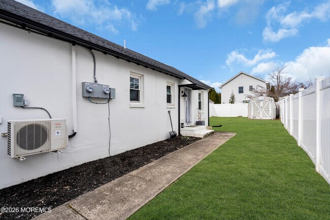 Building Photo - 1215 Lister St