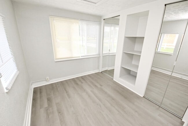 Building Photo - Mishawaka IN 2 bedroom home