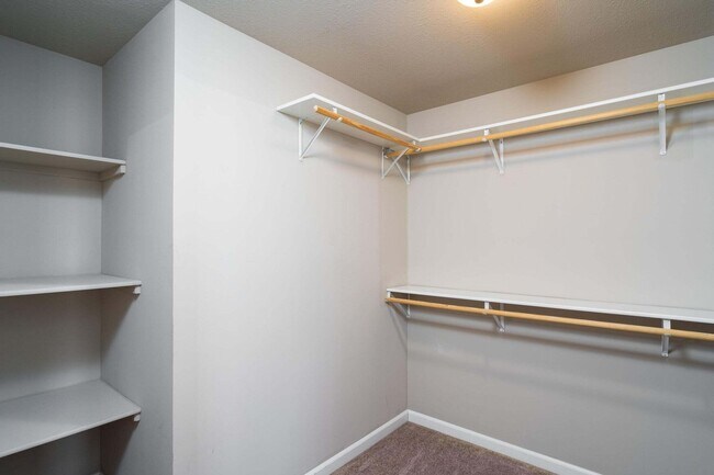 Building Photo - 5803 Abercorn Dr