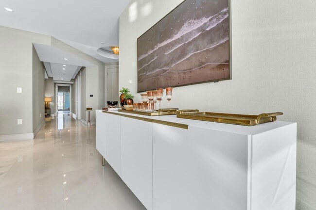 Building Photo - 17901 Collins Ave