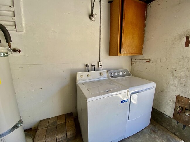 Building Photo - 311 Carriage Dr