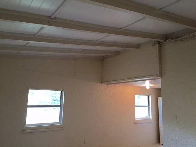 Building Photo - 1514 Majestic Ave