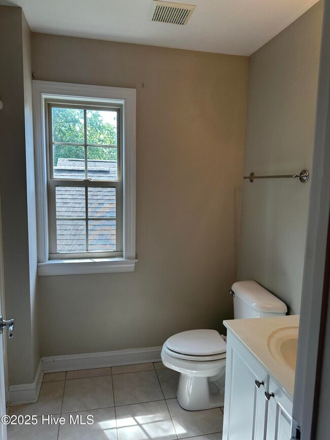 Building Photo - 8854 Plantation Landing Dr