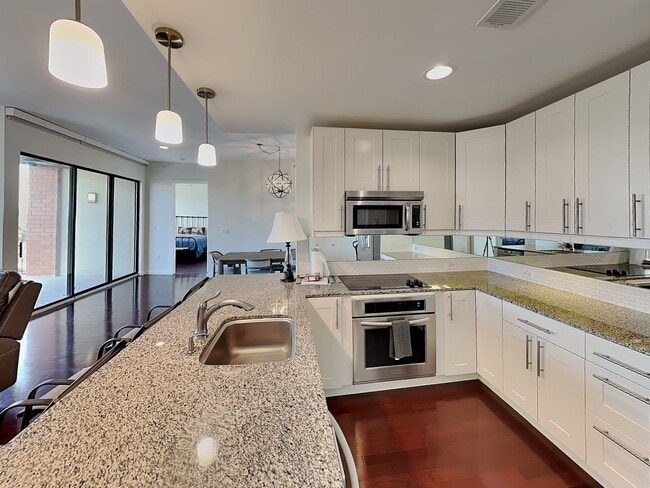 Building Photo - Attractive, fully furnished Arthouse condo — READY NOW!