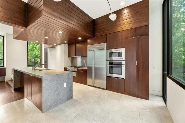 Building Photo - 2105 Fairhaven Cir NE