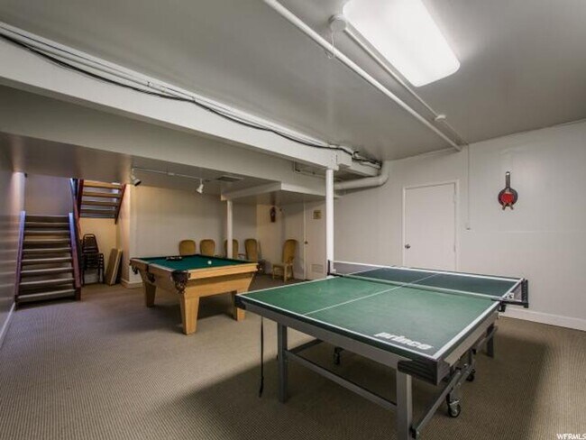 Building Photo - Foothill Condo