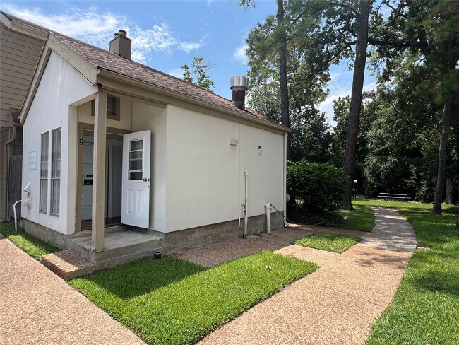 Building Photo - 2100 Tanglewilde St