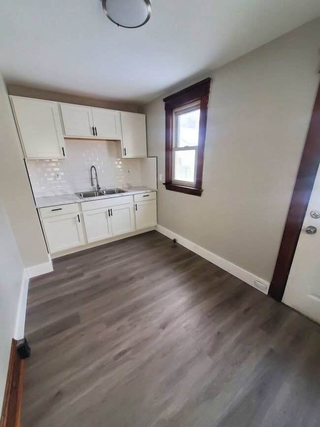 Building Photo - Charming 3-Bedroom Home Offering Comfort, Space & Modern Updates