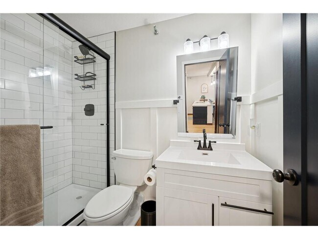 Building Photo - 433 S 7th St