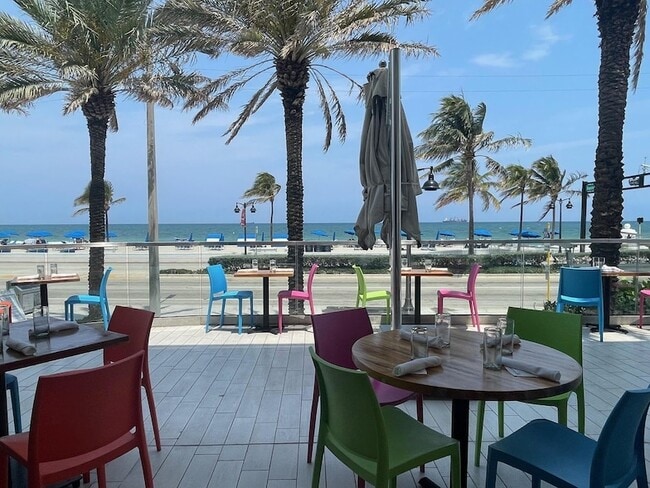 Building Photo - 3000 Riomar St