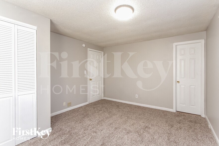 Building Photo - 2543 Fairfax Rd